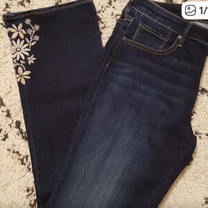 DRIFTWOOD KELLY BABY
BOOT JAZZY DAISY
EMBROIDERED JEANS spring denim casual $140